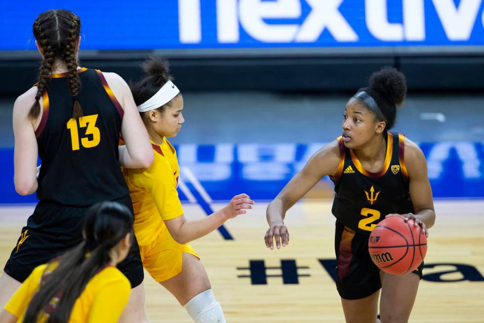 Arizona State Sun Devils guard Jaddan Simmons (2) eyes a teammate while Arizona State Sun Devil ...