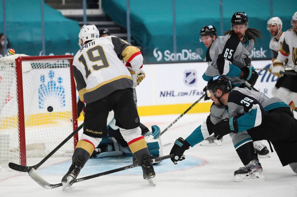 Vegas Golden Knights right wing Reilly Smith (19) scores a goal as San Jose Sharks center Logan ...