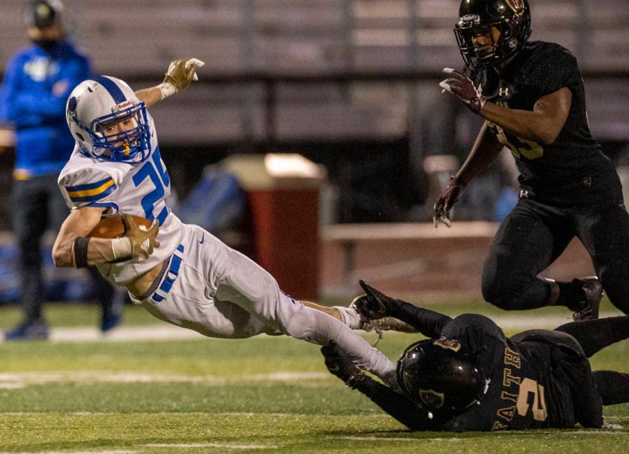 Moapa ValleyÕs Jayme Carvajal (25) is stopped by his feet after a long pass by Faith Luthe ...