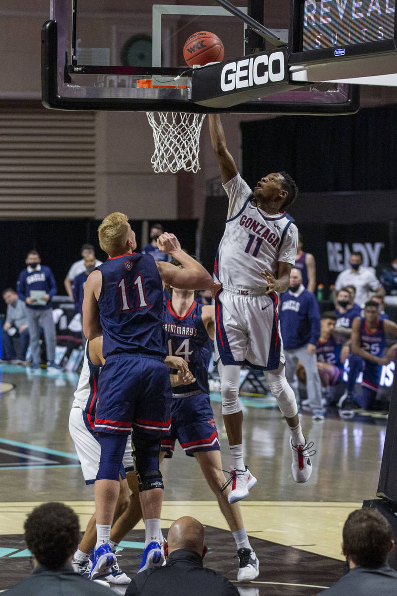 Gonzaga Bulldogs guard Joel Ayayi (11) makes a layup during the second half of the WCC men&#xd5 ...