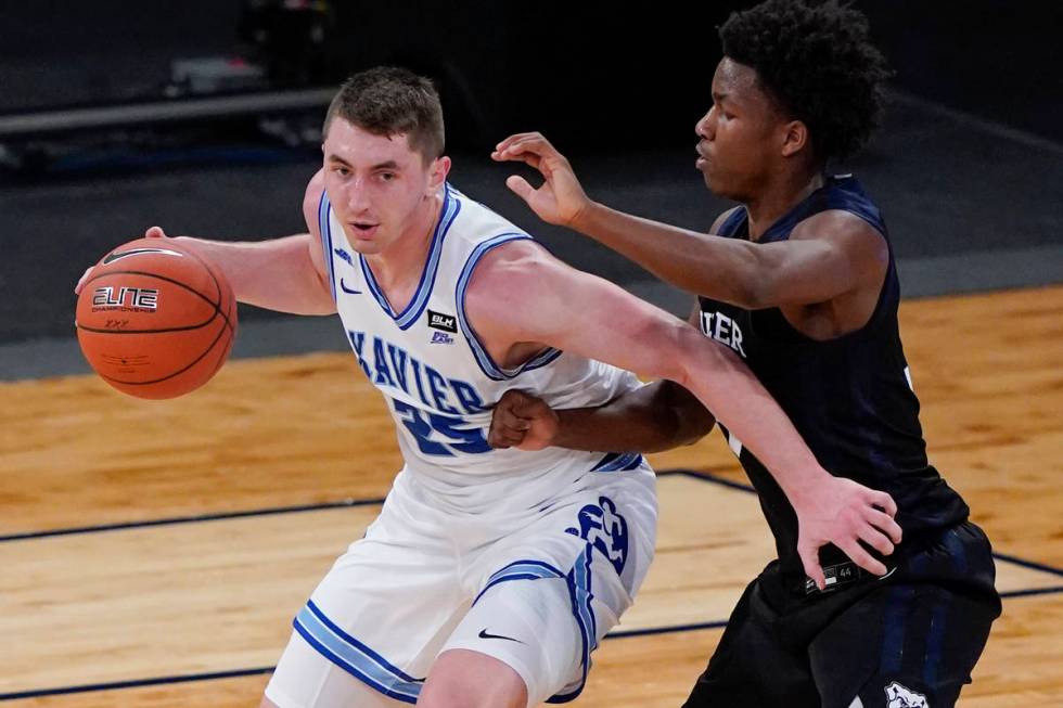 Butler's Chuck Harris, right, defends as Xavier's Jason Carter (25) dribbles during the first h ...