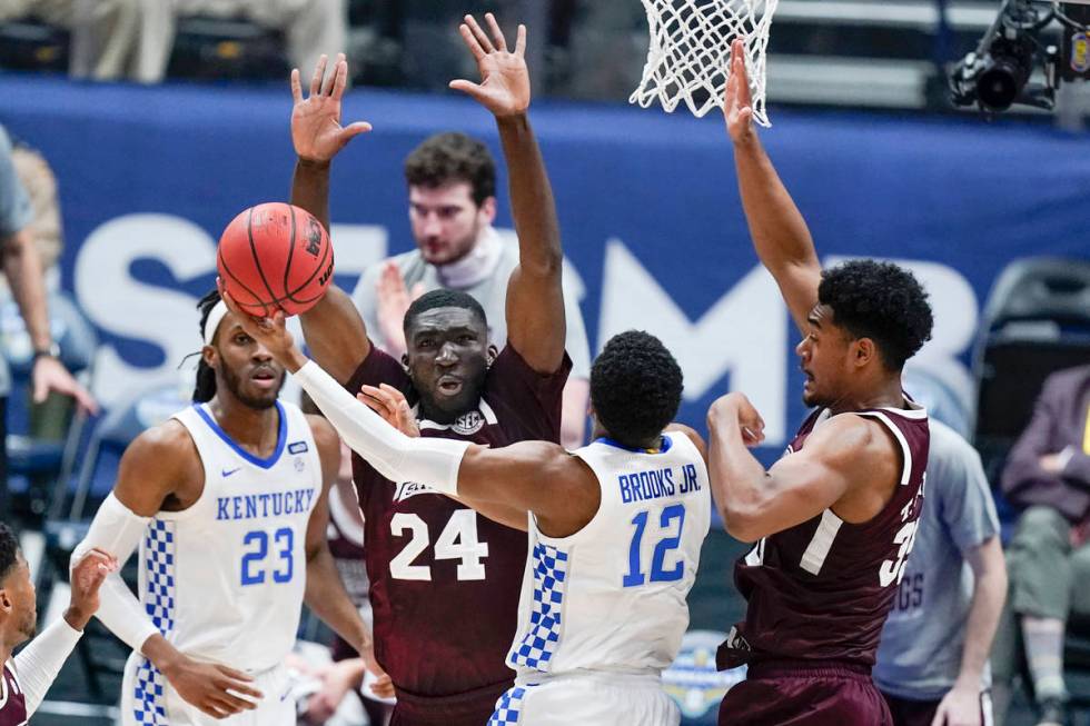 Kentucky's Keion Brooks Jr. (12) shoots against Mississippi State's Abdul Ado (24) and Tolu Smi ...