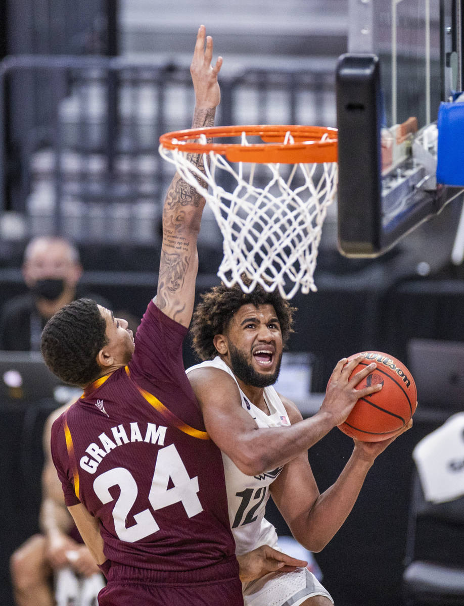 Arizona State Sun Devils forward Jalen Graham (24) is unable to protect the net from Oregon Duc ...