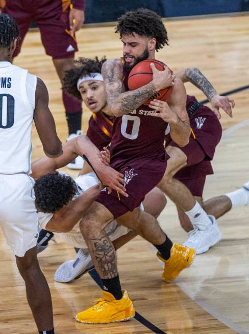 Arizona State Sun Devils guard Holland Woods (0) rips the ball away from Oregon Ducks guard Wil ...