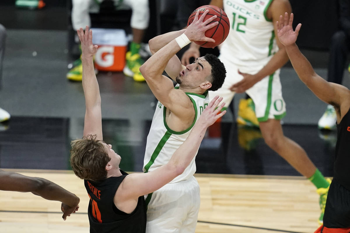 Oregon's Chris Duarte (5) shoots over Oregon State's Zach Reichle (11) during the second half o ...