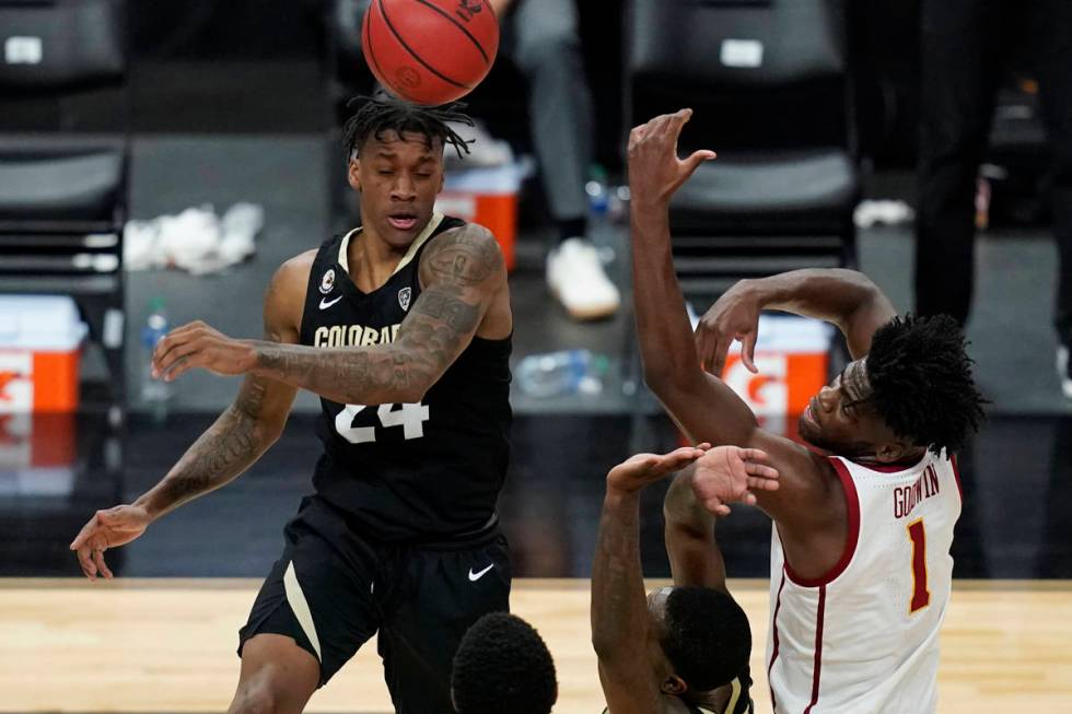 Colorado's Eli Parquet (24) and Southern California's Chevez Goodwin (1) vie for a rebound duri ...