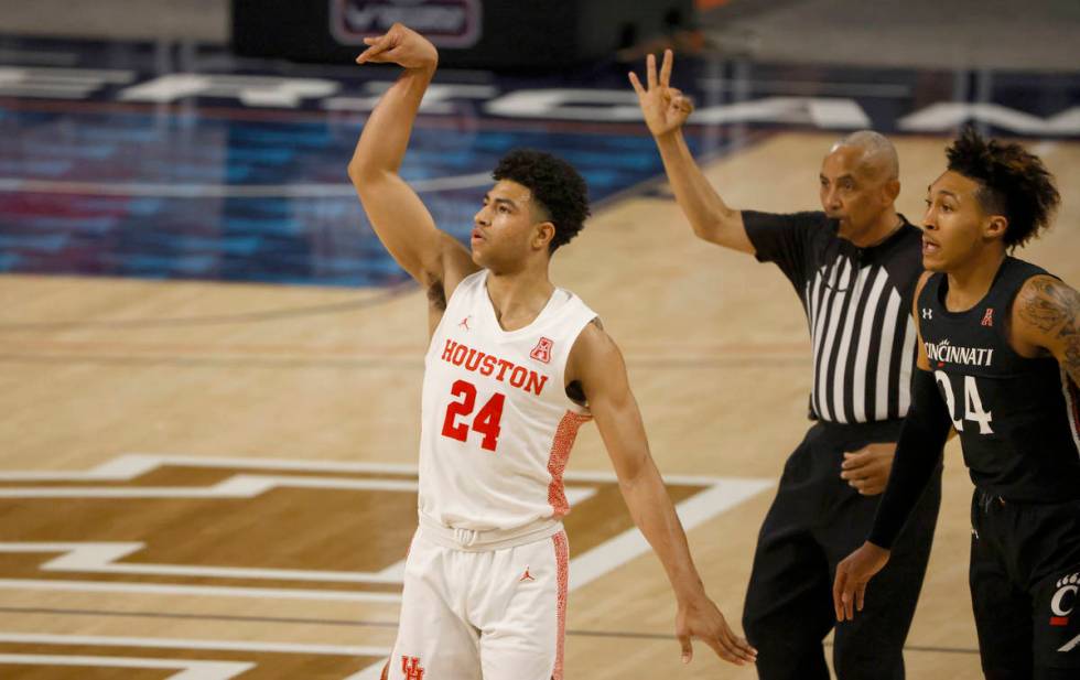 Houston guard Quentin Grimes (24) attempts a 3-point shot as Cincinnati guard Jeremiah Davenpor ...