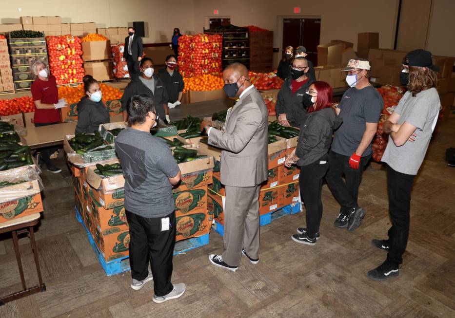 Culinary Academy of Las Vegas CEO Mark Scott, center, talks to Culinary staff members before th ...