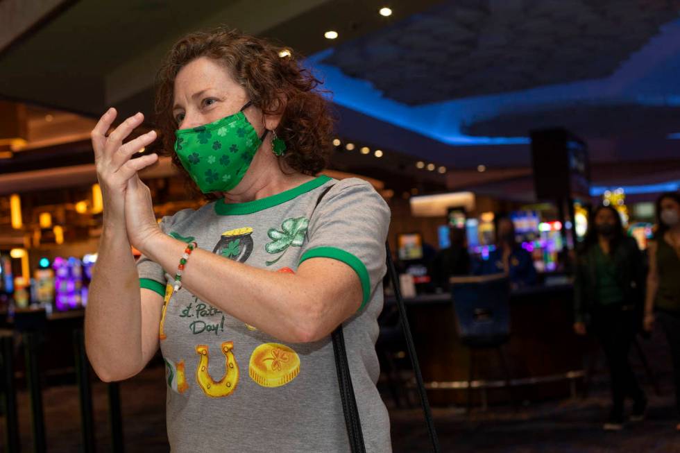 Las Vegan Vicki Toth claps along to The Celtic Rockers play a show on St. Patrick's Day at The ...