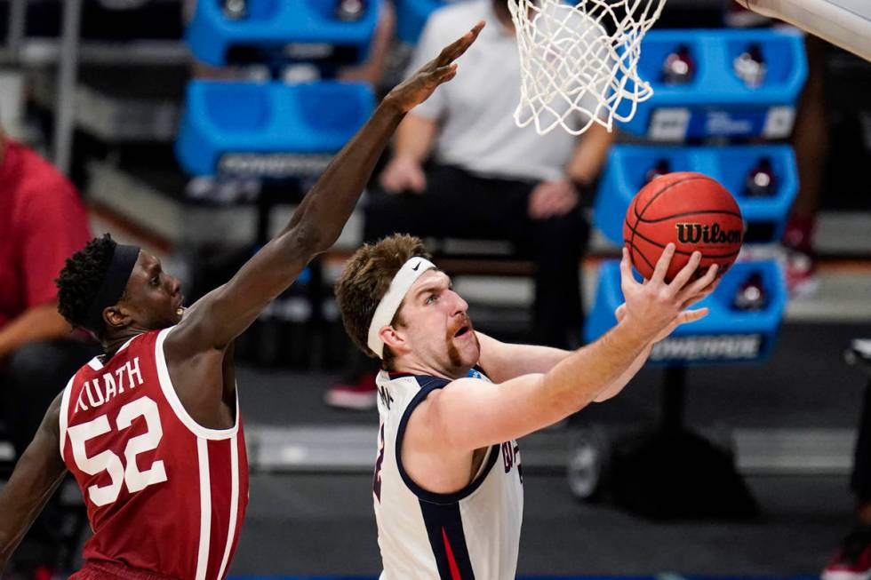 Gonzaga forward Drew Timme (2) shoots in front of Oklahoma forward Kur Kuath (52) in the first ...