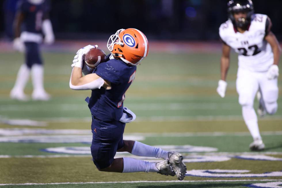 Bishop Gorman's Shawn Lievense (7) makes a catch in the first quarter of the football game agai ...