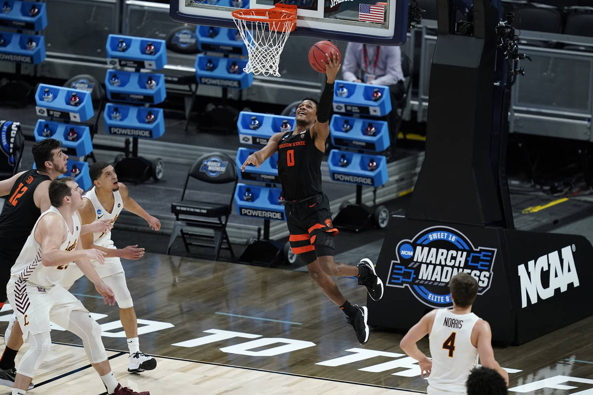 Oregon State guard Jarod Lucas (0) drives to the basket during the second half of a Sweet 16 ga ...