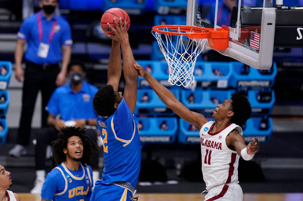 UCLA forward Cody Riley (2) dunks on Alabama guard Joshua Primo (11) in the second half of a Sw ...