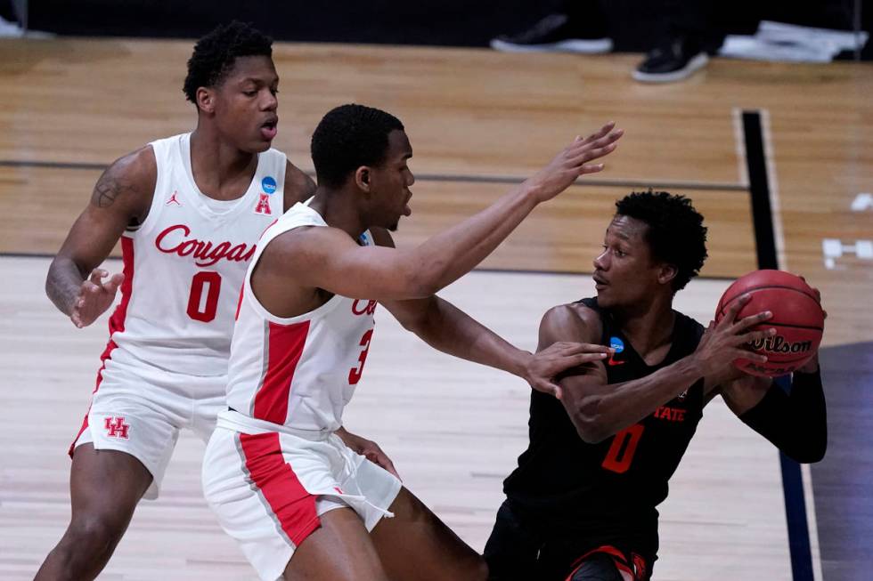 Oregon State guard Gianni Hunt (0) looks to pass around Houston forward Fabian White Jr. (35) M ...