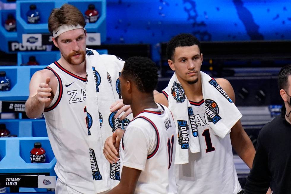 Gonzaga forward Drew Timme (2) and Jalen Suggs (1) greet Joel Ayayi (11) to the bench in the se ...