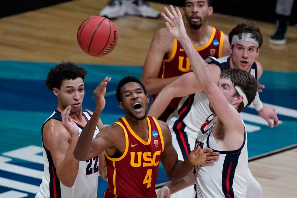 Southern California forward Evan Mobley (4) loses the ball between Gonzaga forward Anton Watson ...