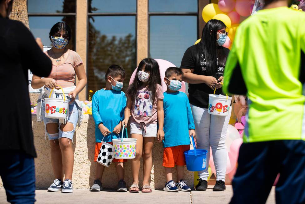 Michelle Sanchez, left, Jason Avila, Joana Sanchez, Jonathan Avila and Melani Sanchez finish co ...