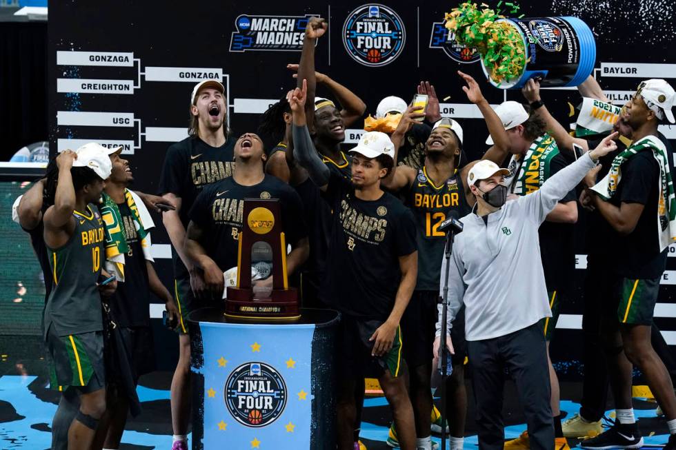 Baylor players and coaches celebrate after the championship game against Gonzaga in the men's F ...