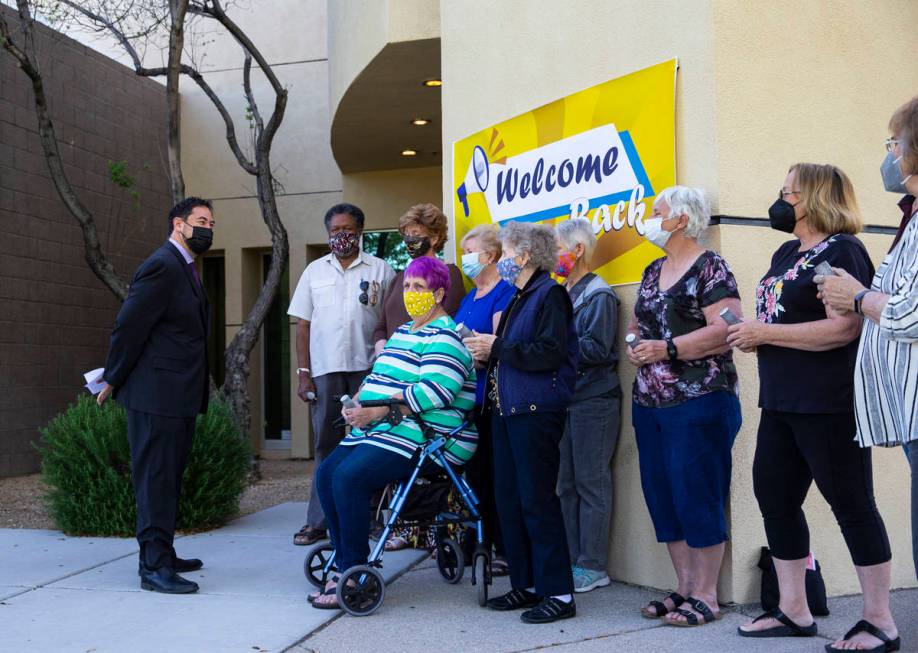 Clark County Commissioner Michael Naft, left, talks with seniors at the West Flamingo Senior Ce ...