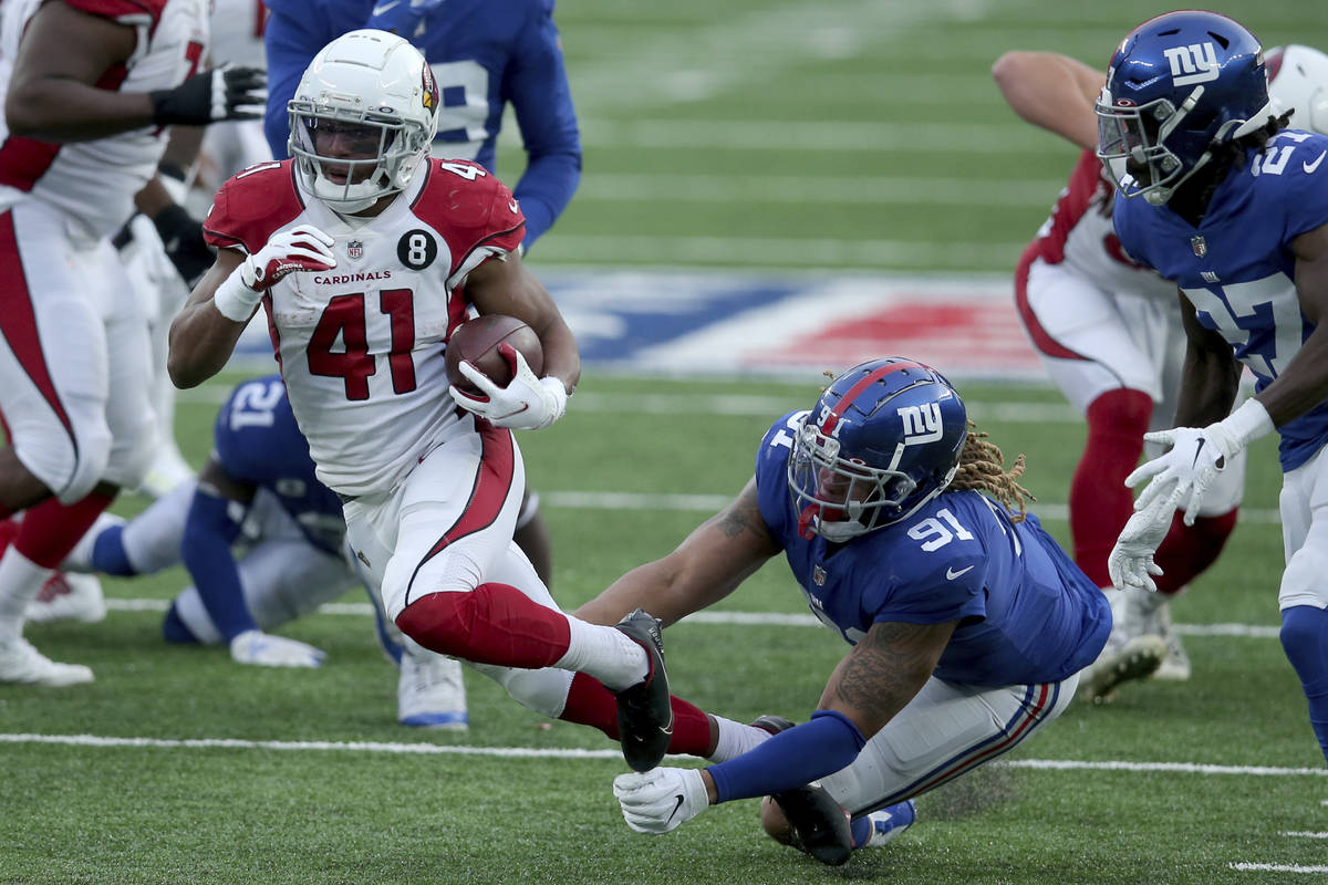 Arizona Cardinals running back Kenyan Drake (41) in action against New York Giants linebacker J ...