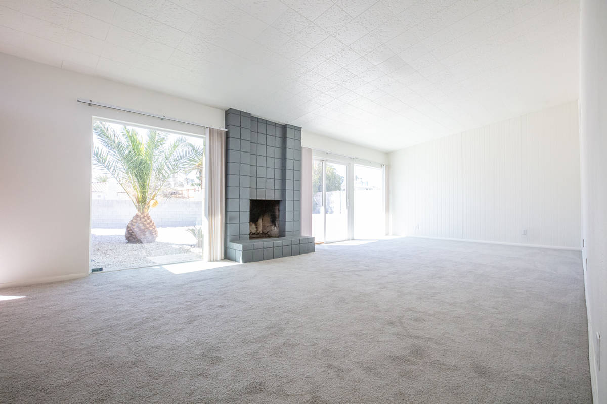 The airy living room of 1606 Pawnee Drive, Las Vegas is open and inviting. (Trevor Oshana Photo ...