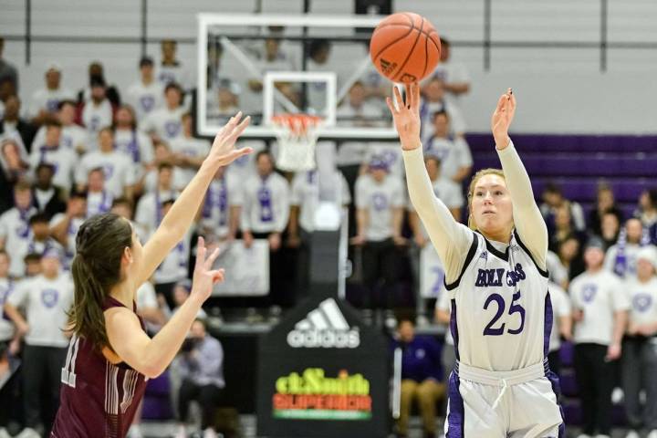 Holy Cross forward Lauren Manis. Courtesy of Holy Cross athletics.