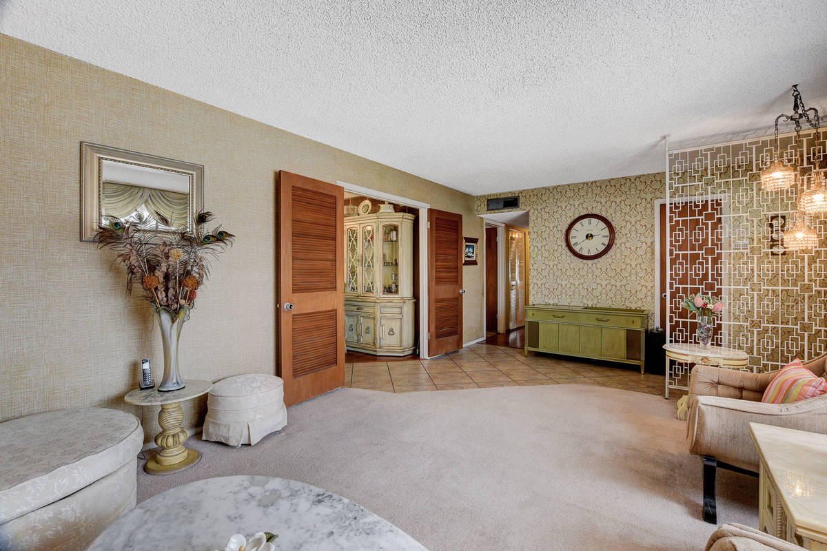 The living room of 321 Lance Ave., North Las Vegas. (Wild Dog Photography)