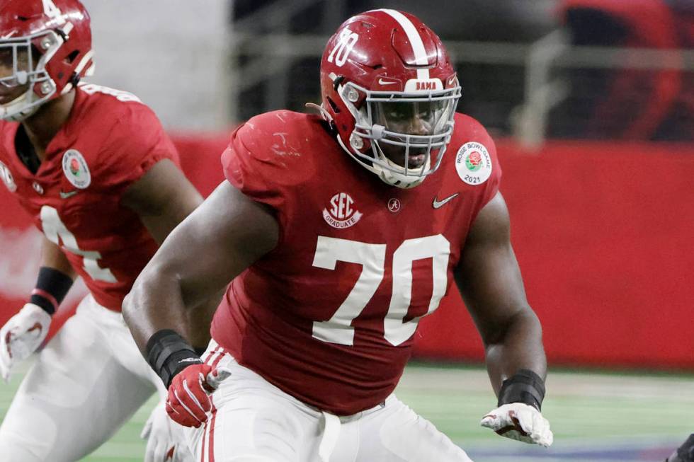 Alabama offensive lineman Alex Leatherwood (70) prepares to block against Notre Dame during the ...