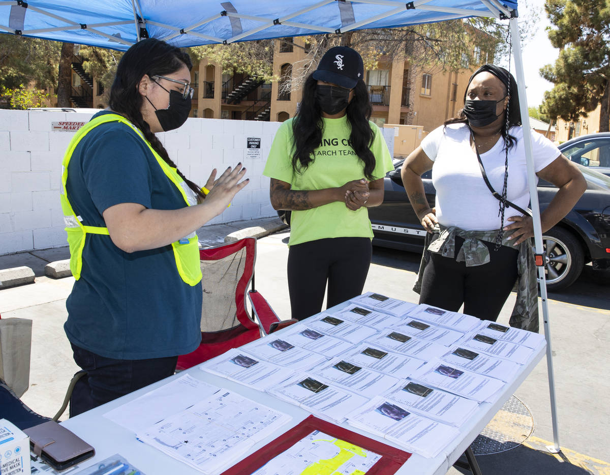 Heather Doto, left, program manager at Nevada Child Seekers, talks to Yolanda Everett, center, ...