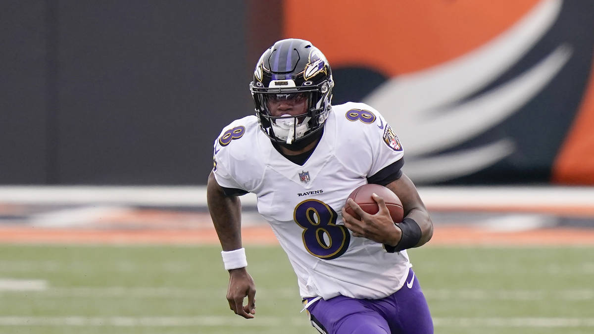 Baltimore Ravens quarterback Lamar Jackson (8) plays in an NFL football game against the Cincin ...