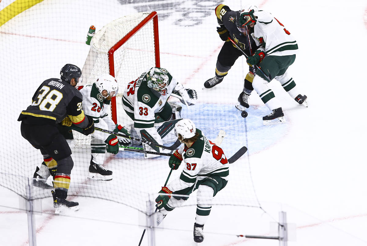 Minnesota Wild goaltender Cam Talbot (33) defends the net in front of Golden Knights' William C ...