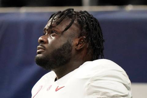 Alabama offensive lineman Alex Leatherwood (70) warms up before the first half of the Southeast ...