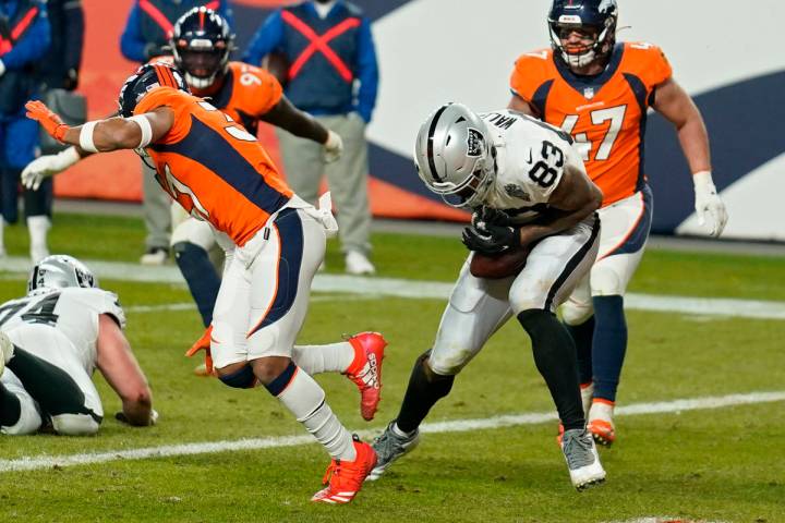 Las Vegas Raiders tight end Darren Waller (83) makes a catch in the endzone for a 2-point conve ...