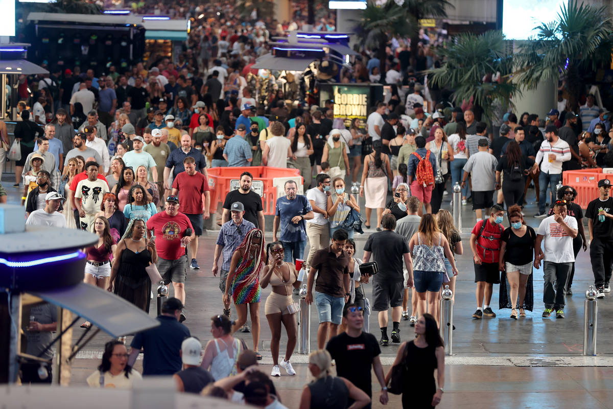 Memorial Day crowds at the Fremont Street Experience in downtown Las Vegas Saturday, May 29, 20 ...