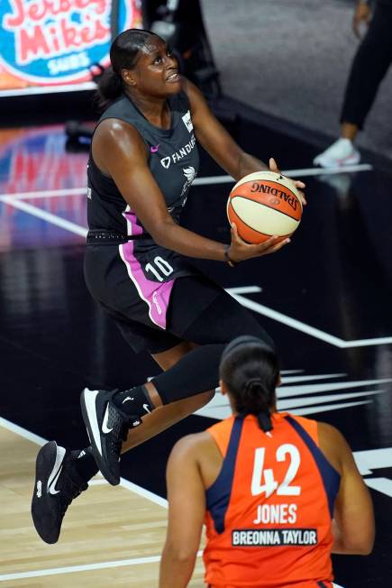 New York Liberty forward Joyner Holmes (10) goes to the basket against Connecticut Sun center B ...