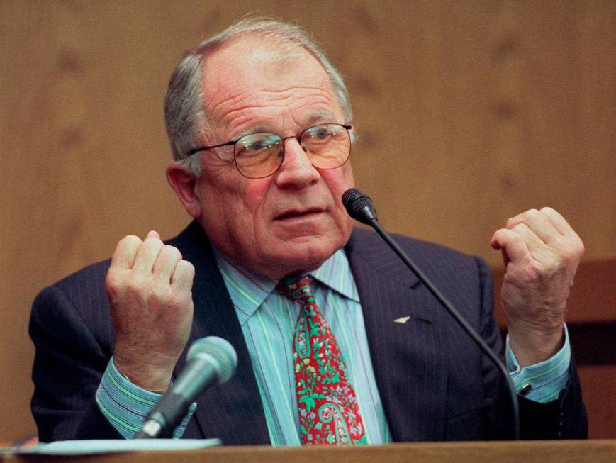 In this Monday, Feb. 14, 2000, file photo, F. Lee Bailey testifies during cross examination in ...