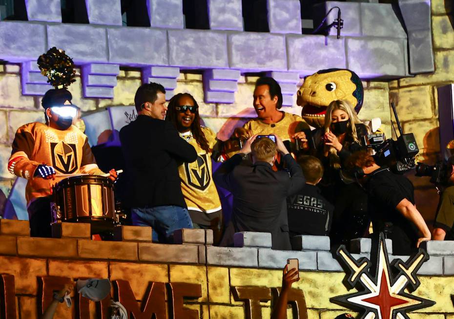 LilÕ Jon, center left, and Wayne Newton help kickoff Game 4 of an NHL hockey Stanley Cup s ...
