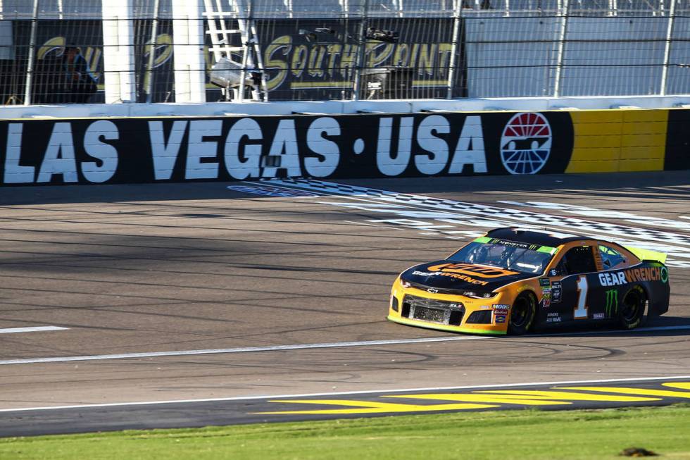 Kurt Busch (1) drives during qualifying for the Monster Energy NASCAR Cup Series South Point 40 ...