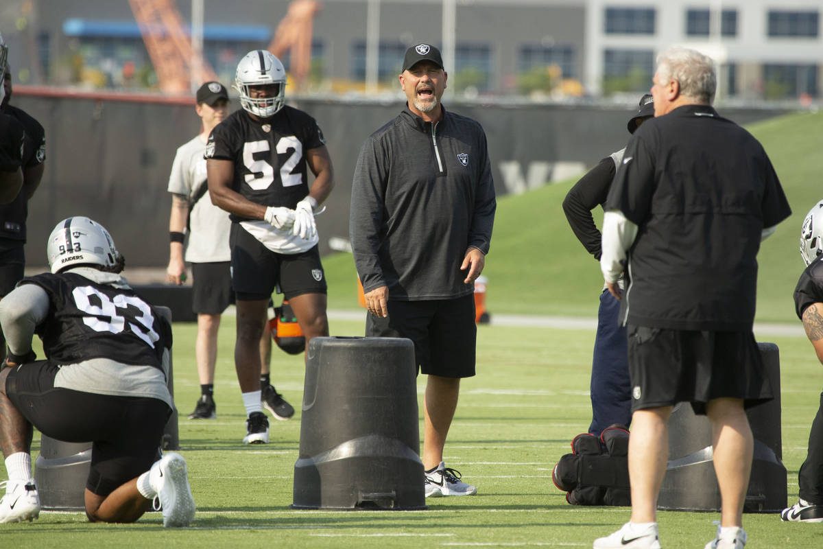 Raiders defensive coordinator Gus Bradley shouts instructions during an NFL football practice o ...