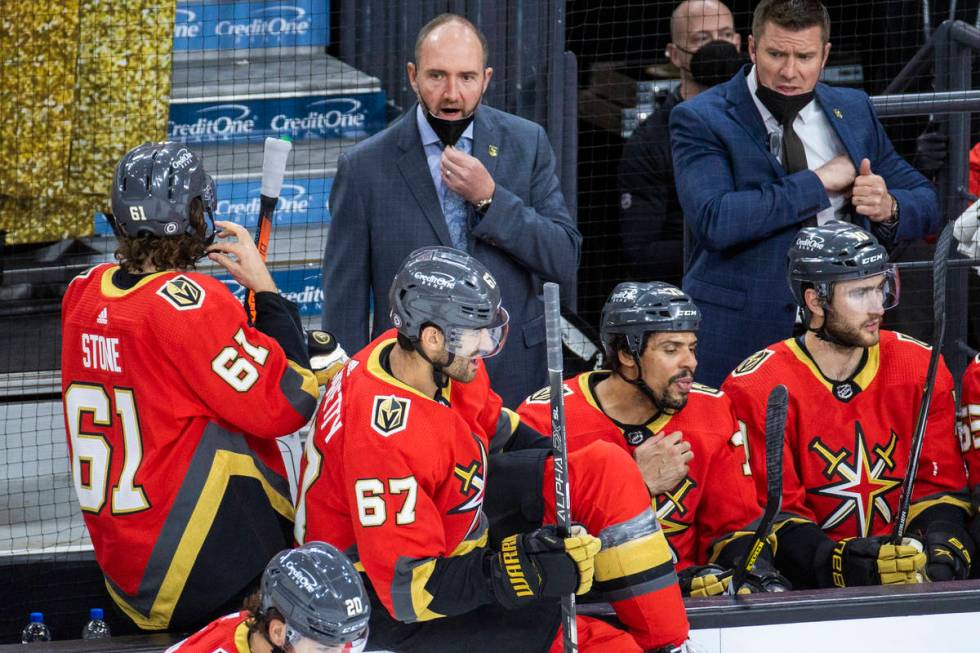 Golden Knights head coach Peter DeBoer talks with right wing Mark Stone (61) on a timeout versu ...
