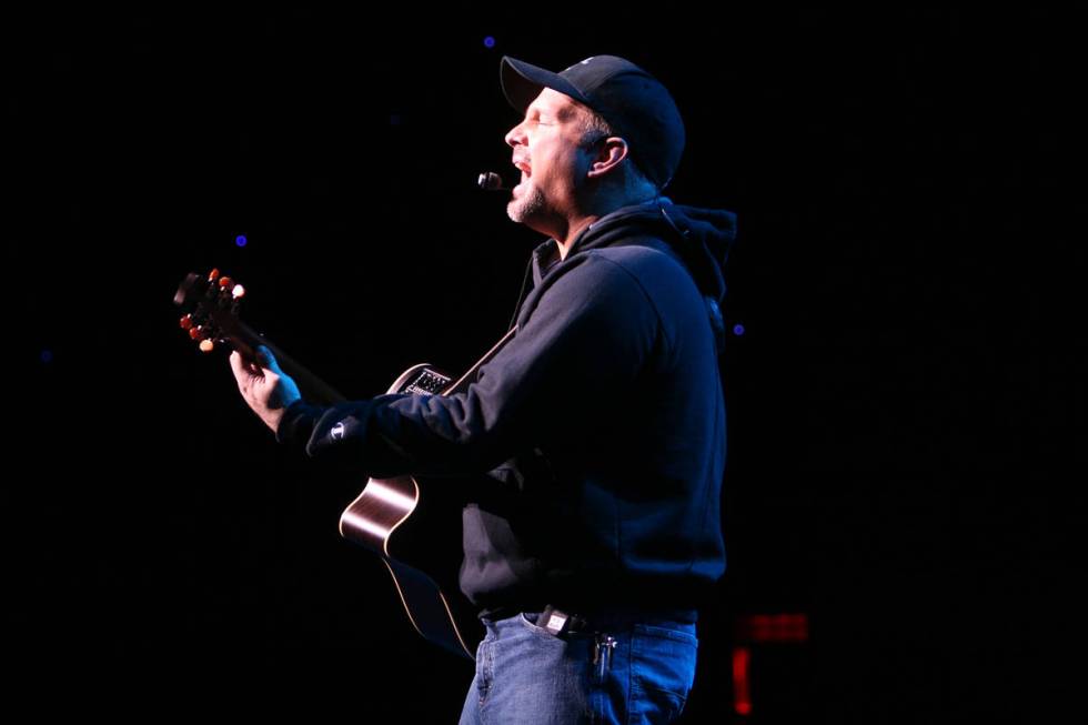 **** file *** Garth Brooks at Encore Theater, Wynn on Saturday, Dec. 12, 2009 Photos courtesy ...