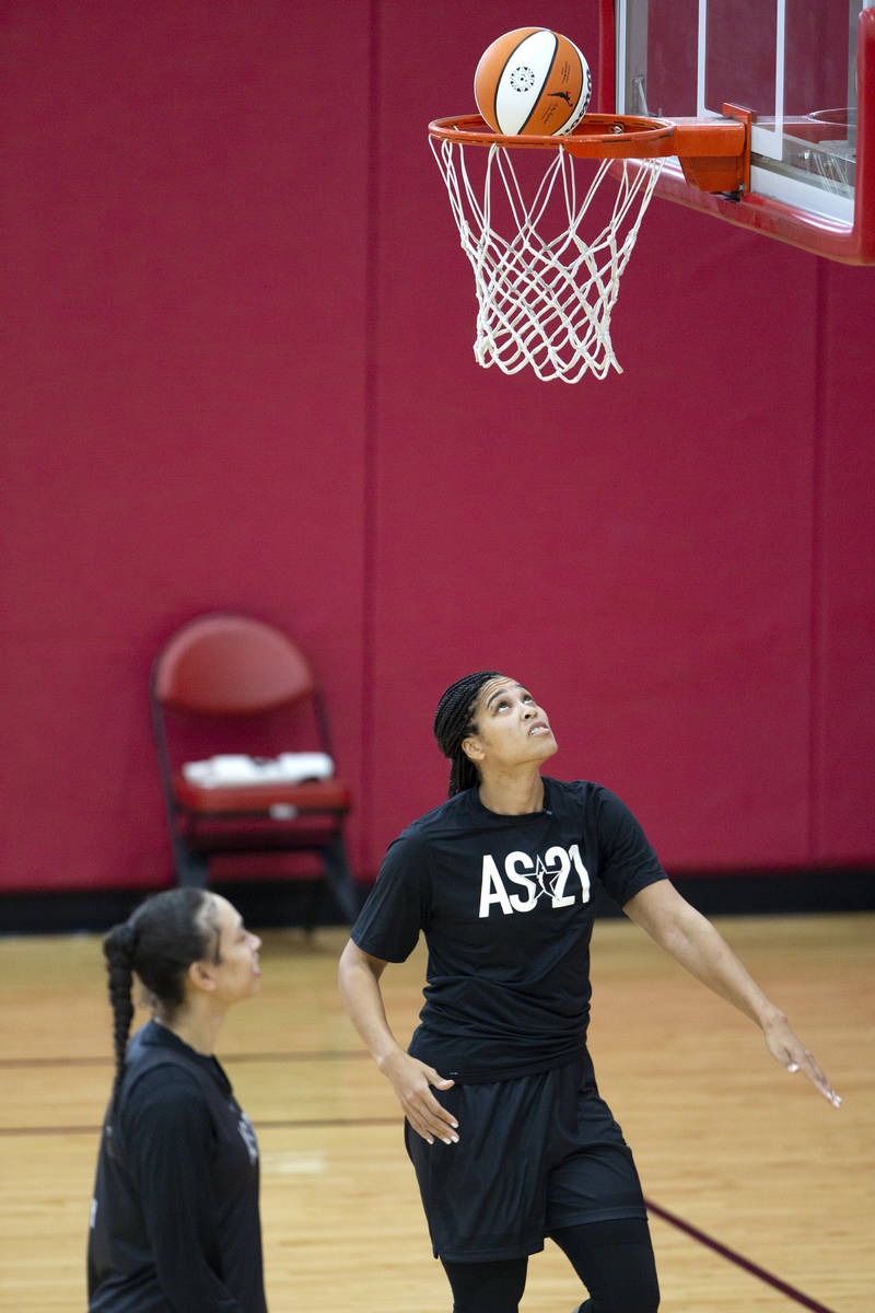 Brionna Jones, right, eyes her basket while Dearica Hamby, who plays for the Las Vegas Aces in ...