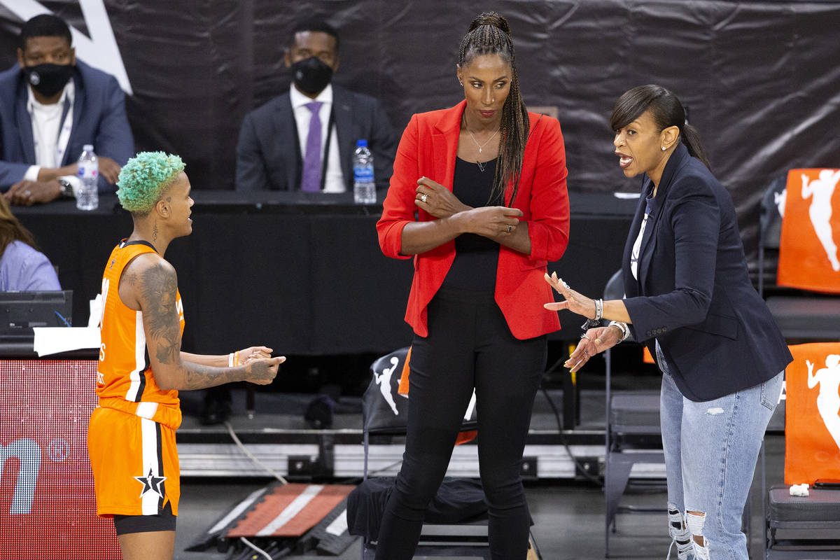 Team WNBA co-head coaches Lisa Leslie, center, and Tina Thompson, right, coach player Courtney ...