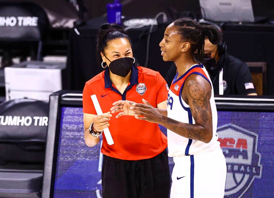 United States head coach Dawn Staley talks with guard Jewell Loyd during the second half of an ...