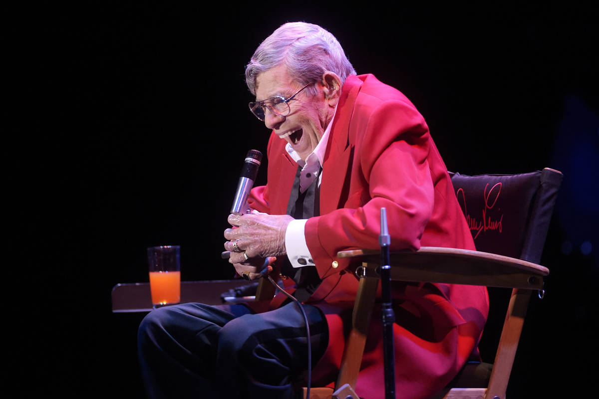 Jerry Lewis performs during the final show of his run at the South Point, Sunday, Oct. 2, 2016, ...