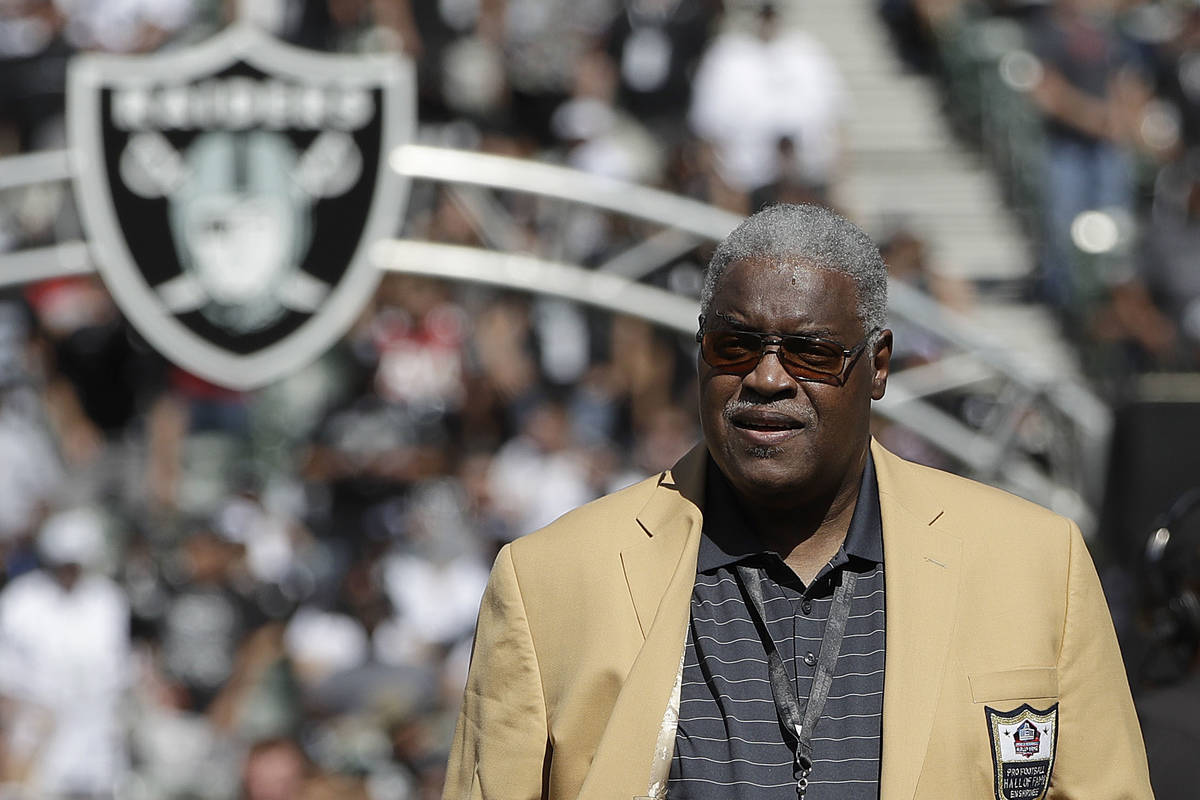 Former Oakland Raiders player and coach Art Shell is shown in a ceremony for former quarterback ...