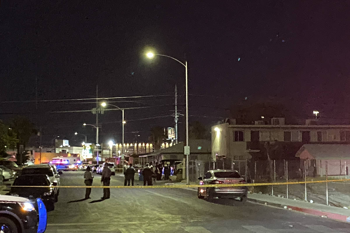 Las Vegas police investigate a double homicide on Chicago Avenue in Las Vegas, Tuesday, Aug. 10 ...