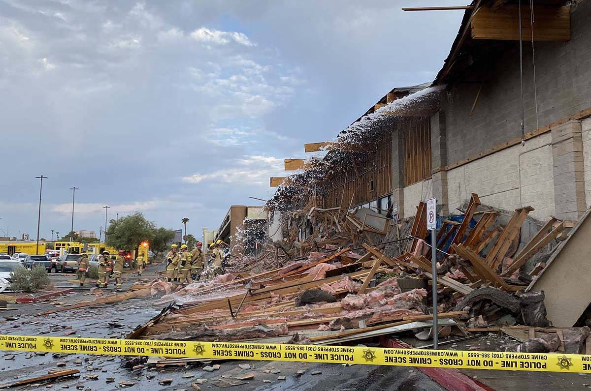 A portion of a large building collapsed at a shopping complex in eastern Las Vegas. (Glenn Puit ...