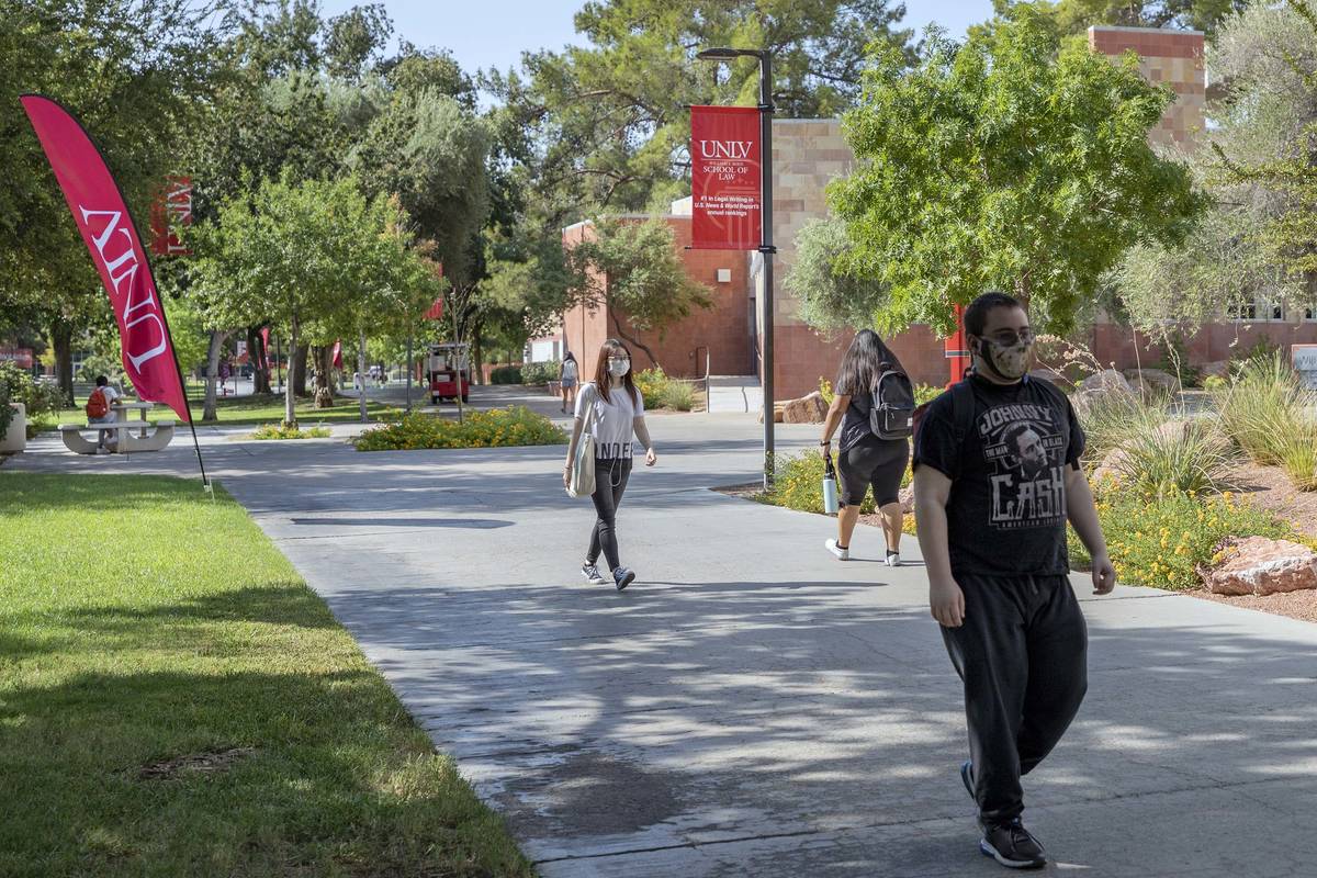 Students walking around campus at UNLV, in Las Vegas on Thursday morning, Aug. 27, 2020. (Las V ...