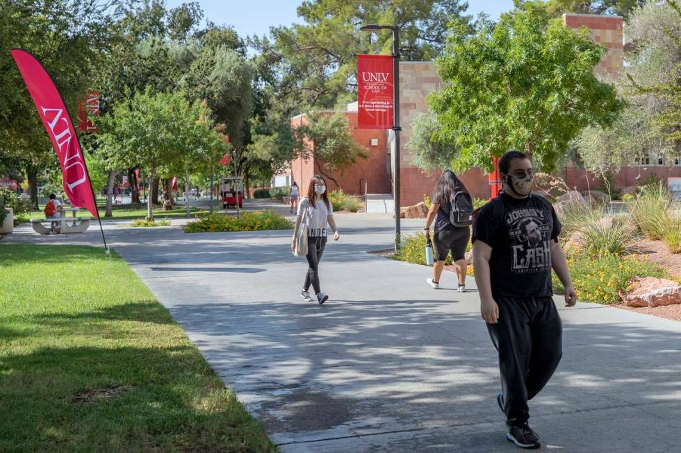 Students walking around campus at UNLV, in Las Vegas on Thursday morning, Aug. 27, 2020. (Las V ...
